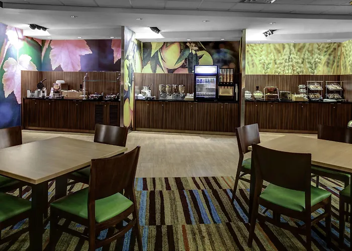 Fairfield Inn & Suites By Marriott Lansing At Eastwood