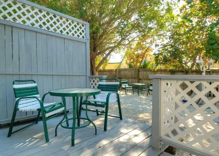 Seahorse Cottages - Adults Only