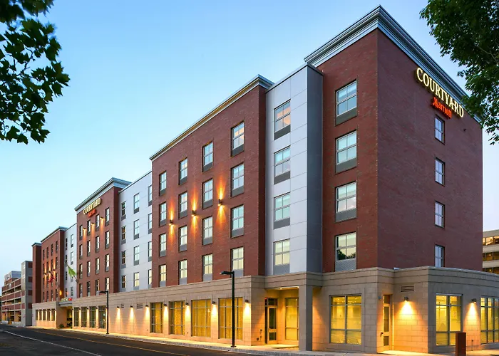 Courtyard By Marriott Edgewater Nyc Area