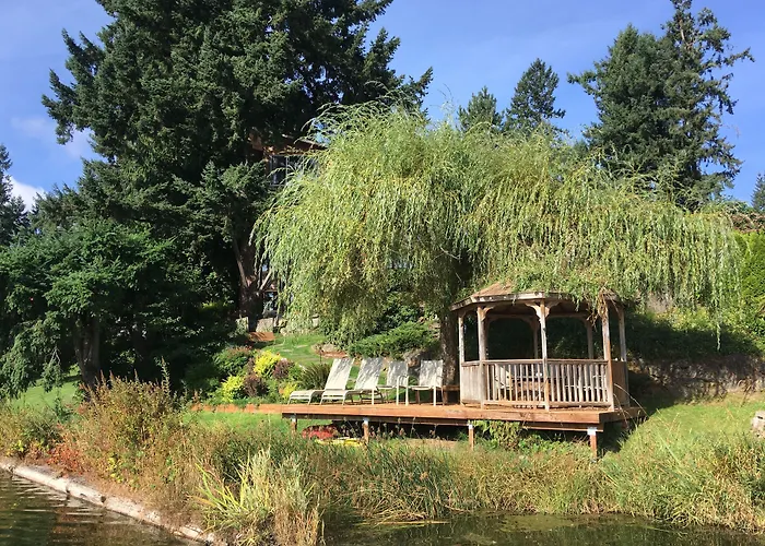 Cottage Lake Bed And Breakfast