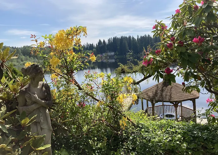 Cottage Lake Bed And Breakfast