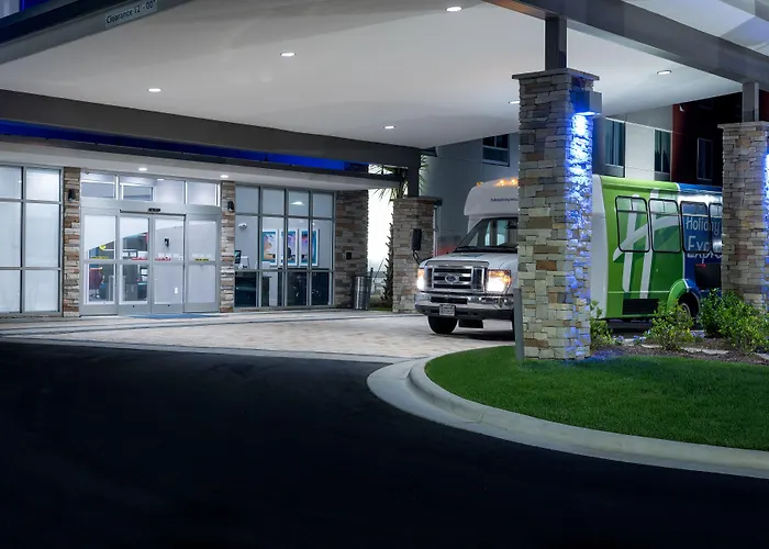 Holiday Inn Express & Suites - Charlotte Airport By Ihg