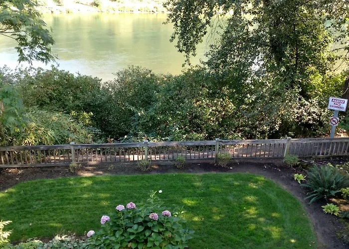 Lewis River Inn