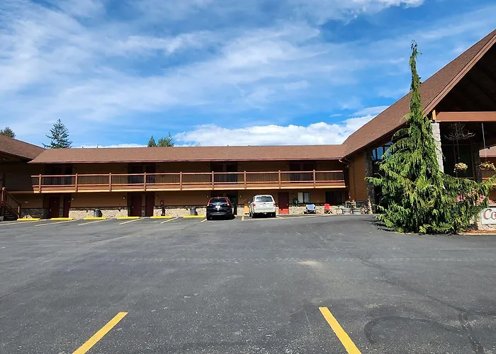 Cowlitz River Lodge