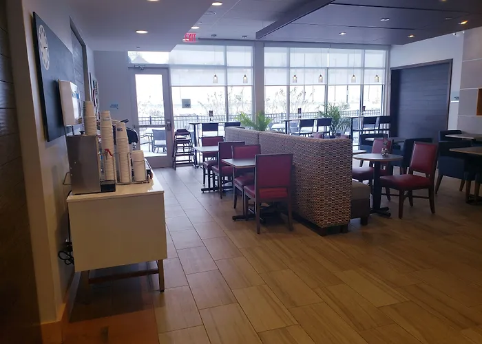 Holiday Inn Express & Suites By Ihg Altoona By Ihg