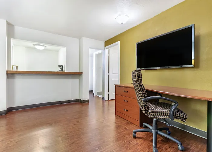 Rose City Inn & Suites