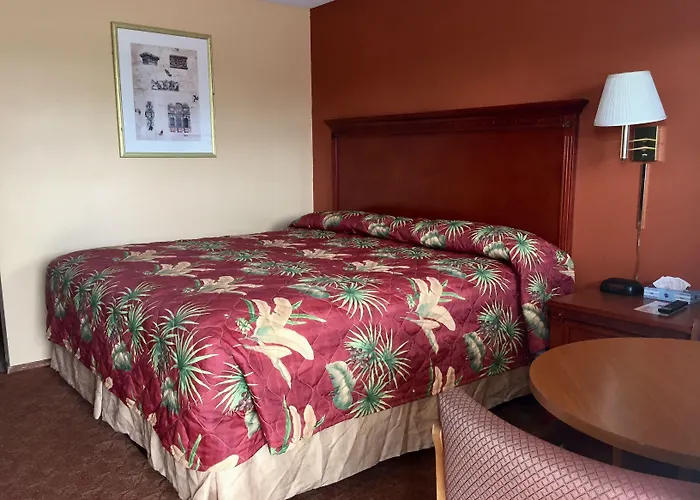 Dequeen Courtyard Inn