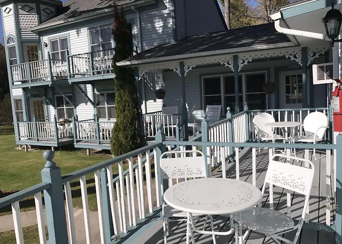 Harbor Light Inn