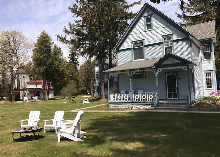 Harbor Light Inn