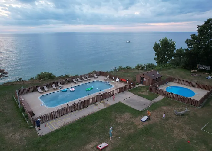 Lake Bluff Inn And Suites