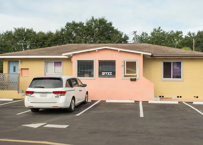 Delux Inn
