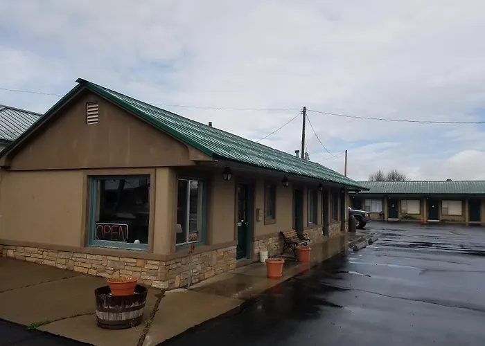 Lamplighter Lodge