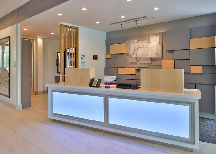 Holiday Inn Express & Suites Omaha Airport By Ihg