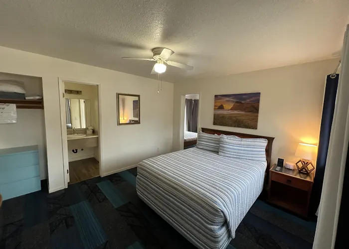 Surf & Sand Inn