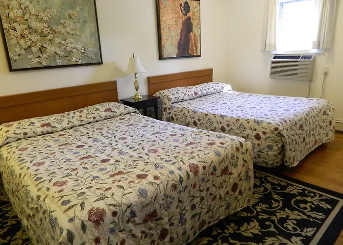 Twin Oaks Motel