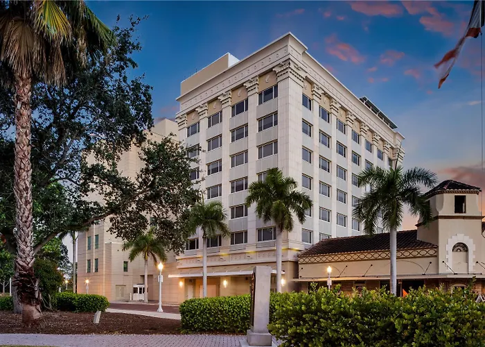 The Banyan Hotel Fort Myers Tapestry Collection By Hilton