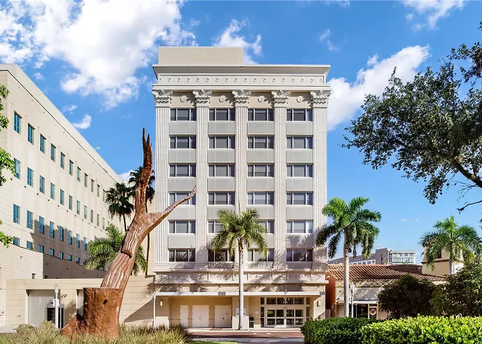 The Banyan Hotel Fort Myers Tapestry Collection By Hilton