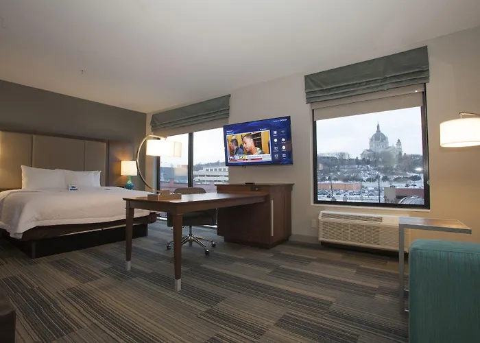 Hampton Inn & Suites St. Paul Downtown