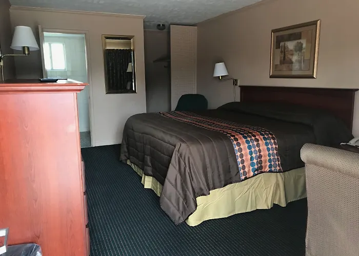 Redwood Inn