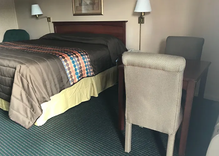 Redwood Inn