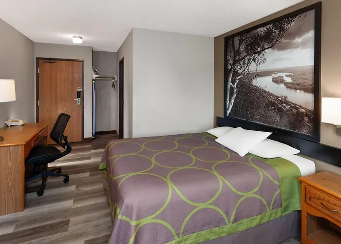 Super 8 By Wyndham Green Bay Near Stadium