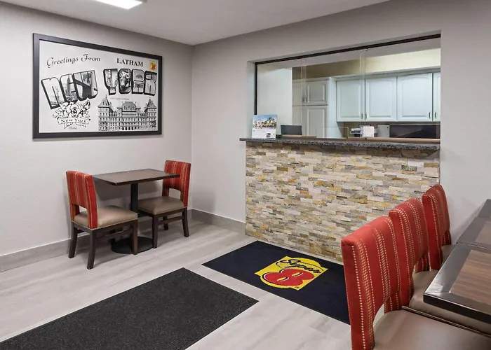 Super 8 By Wyndham Latham - Albany Airport
