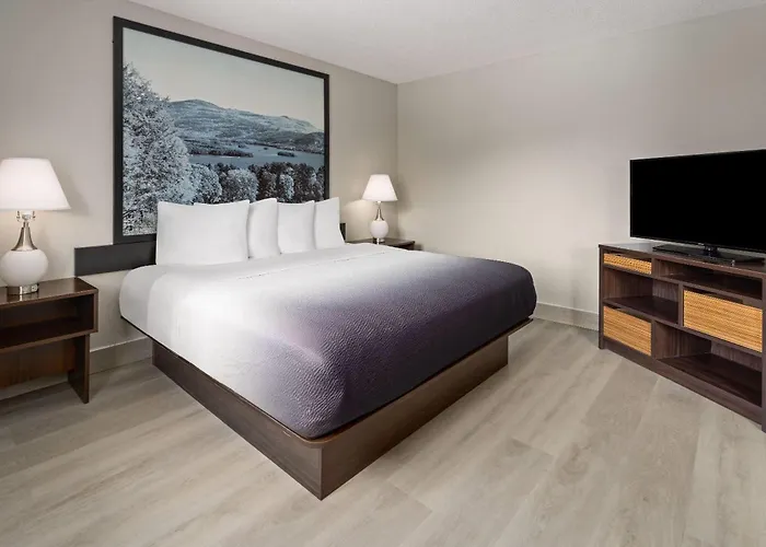 Super 8 By Wyndham Latham - Albany Airport