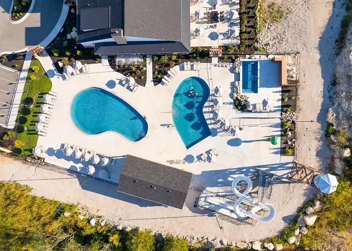 Grand Crowne Resort