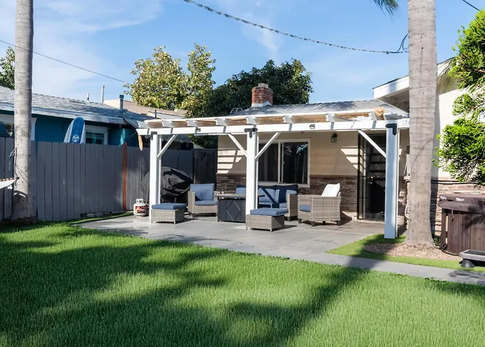 Oceanside Rocks Family Vacation Home