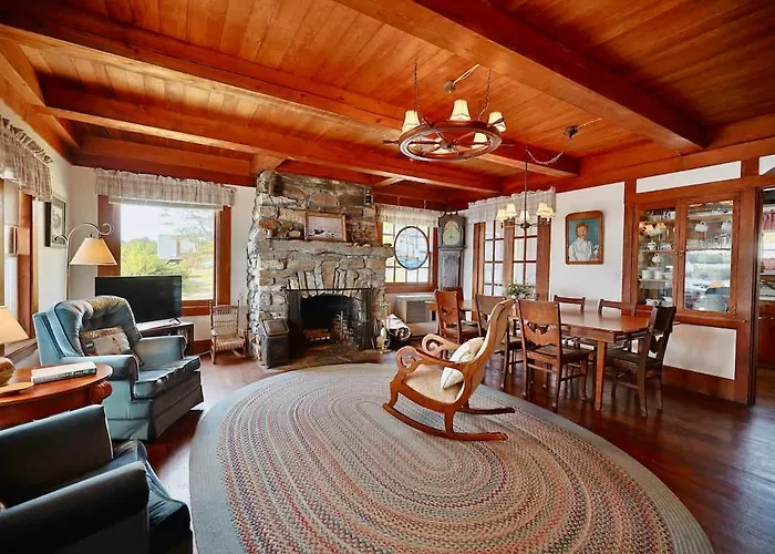 Quiet Oceanfront Cottage With Dock