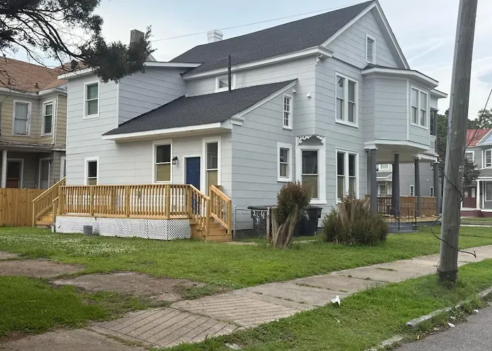 Cozy Condo Near Portsmouth Naval