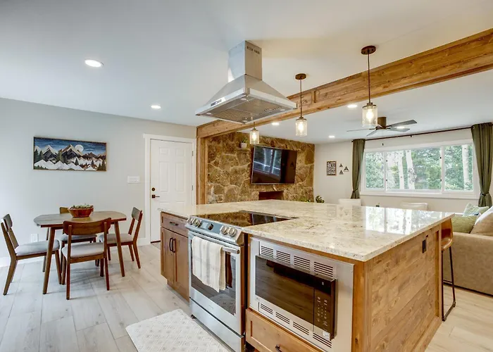 Hot Tub + Game Room: Peaceful Retreat In Evergreen