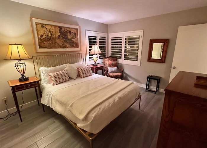 Charming & Cozy 2-Bedroom In The Heart Of Cathedral City!