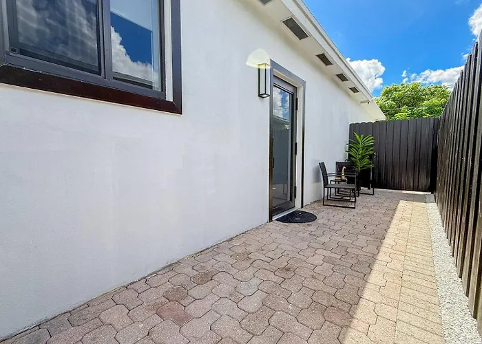 Luxury Private Studio King Bed Free Parking