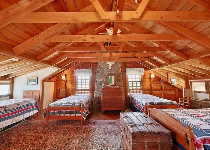 Quiet Oceanfront Cottage With Dock