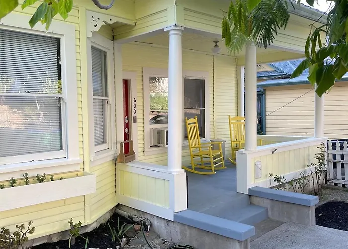 Downtown Updated Craftsman, Pet Friendly