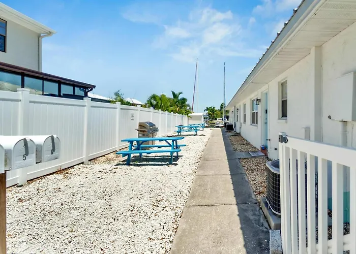 Waterfront-Family & Pet Friendly For 6