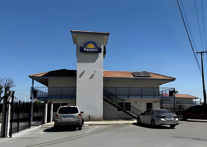 Days-Inn By Wyndham Bakersfield