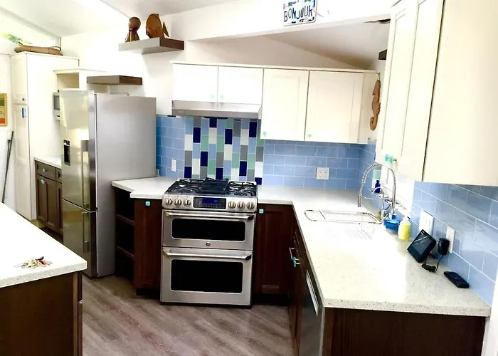 2 Bedroom Bungalow With Hot Tub