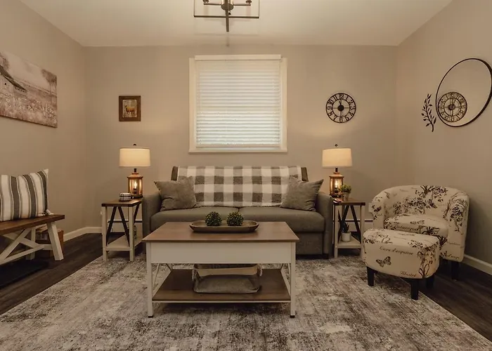 First Floor Getaway In Meadville