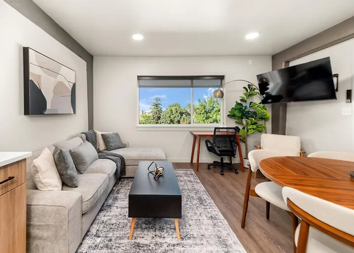 2Br In Downtown With Parking