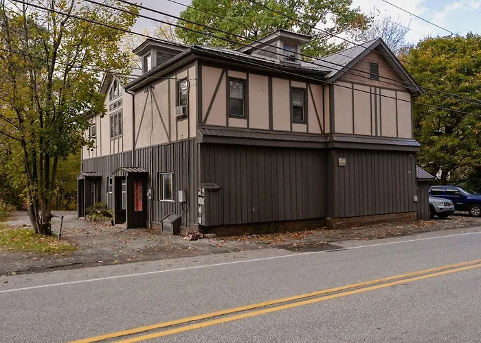 First Floor Getaway In Meadville