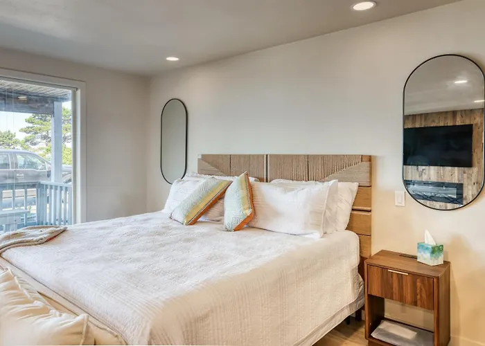 Bay Suites Studio A Modern Coastal Escape In The Heart Of Depoe Bay