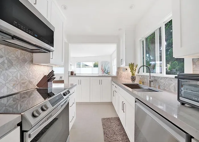 Lovely Laguna Oceanside Gem!
