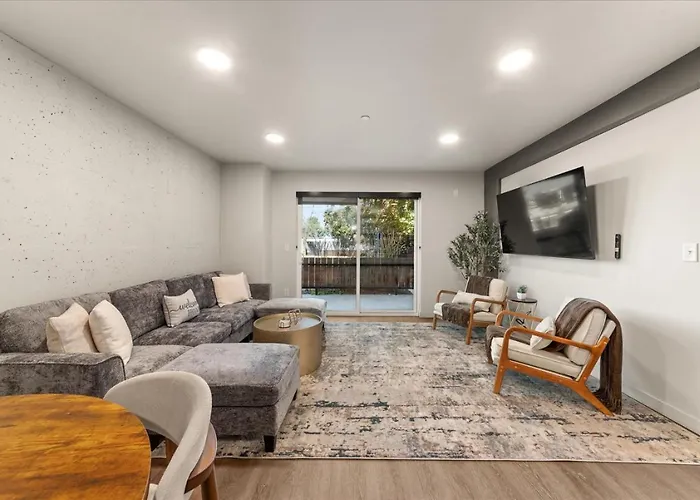 2 Bedroom 2 Bath Downtown