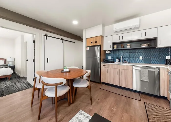 2Br In Downtown With Parking
