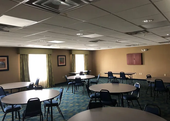Countryview Inn & Suites