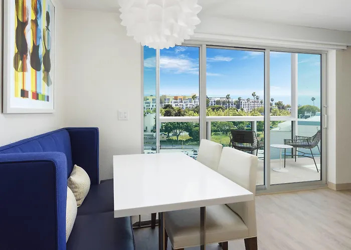 Courtyard By Marriott Santa Monica