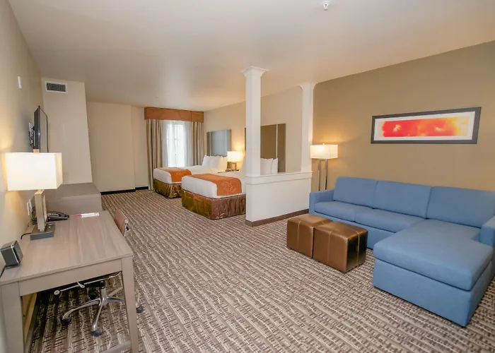 Comfort Suites Near Sam Houston Race Park