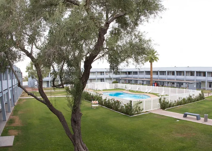 Ez 8 Motel Airporter